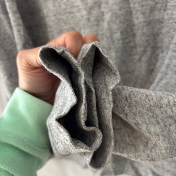 NWOT PINK Victoria’s Secret Heather Gray Sweatshirt logo Stripe Sleeve SZ M - Picture 10 of 12